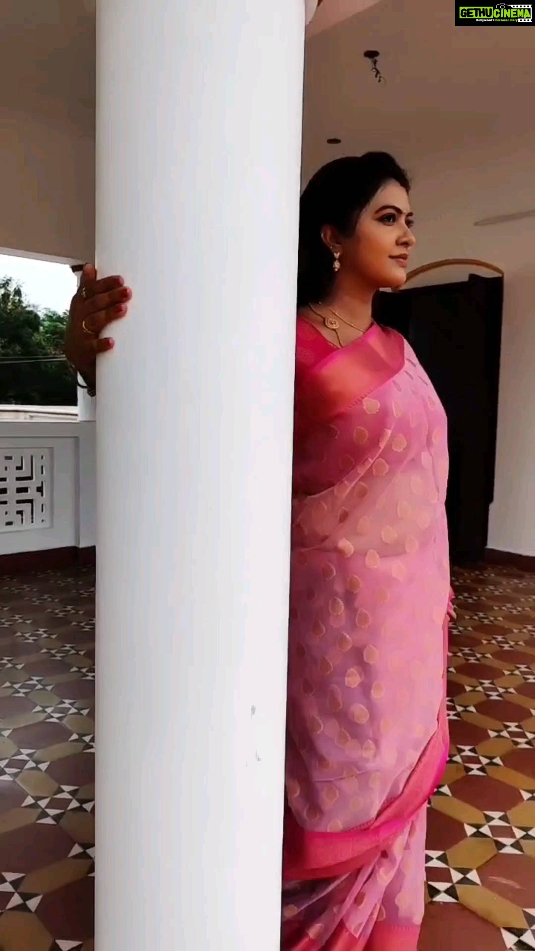 Rachitha Mahalakshmi Instagram - Feel d moment..... 😇😇😇😇😇😇 : #sareelove @branding_with_shakthi : https://www.facebook.com/brandingwithshakthi/ : https://www.instagram.com/branding_with_shakthi/ : #supportwomenentrepreneurs🙋🏼💪🏻