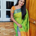 Rachitha Mahalakshmi Instagram - Lovely combo 🧡💚🧡💚 : #sareelove @branding_with_shakthi : Follow nd share @branding_with_shakthi page : https://www.facebook.com/brandingwithshakthi/ : https://www.instagram.com/branding_with_shakthi/