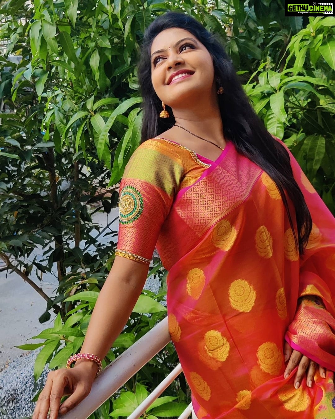 Rachitha Mahalakshmi Instagram - Meet me in FB live tomorrow.... 😍 Rachitha Mahalakshmi Facebook page.... : #sareelove @branding_with_shakthi : https://www.instagram.com/branding_with_shakthi/ : https://www.facebook.com/brandingwithshakthi/ : #supportwomenentrepreneurs🙋🏼💪🏻