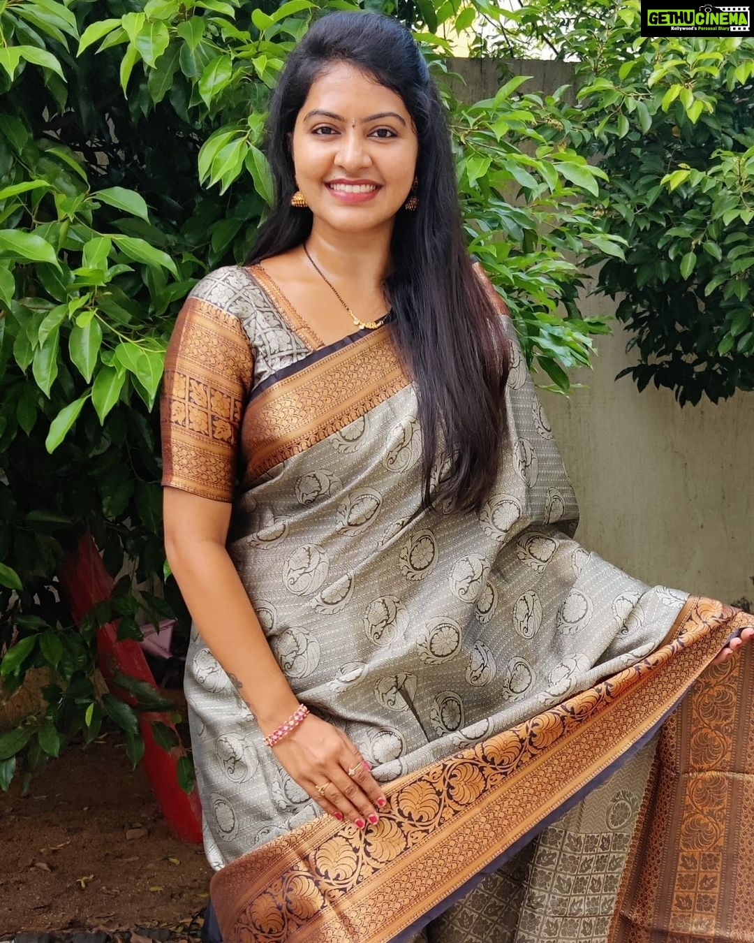 Rachitha Mahalakshmi Instagram - Here comes my fav saree so far..... ❤️❤️❤️❤️❤️ Just simply yet classic combo.... ❤️❤️❤️ Lovely saree collections @branding_with_shakthi 😇😇😇😇 : https://www.instagram.com/branding_with_shakthi/ : https://www.facebook.com/brandingwithshakthi/ : #supportwomenentrepreneurs🙋🏼💪🏻