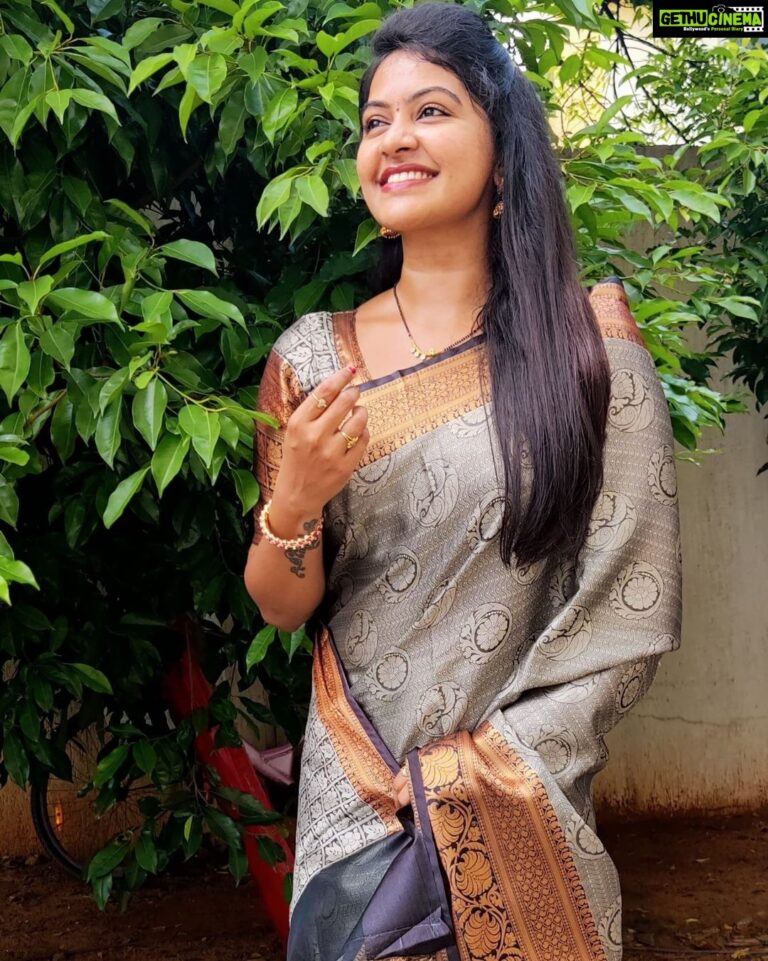 Rachitha Mahalakshmi Instagram - Here comes my fav saree so far..... ❤️❤️❤️❤️❤️ Just simply yet classic combo.... ❤️❤️❤️ Lovely saree collections @branding_with_shakthi 😇😇😇😇 : https://www.instagram.com/branding_with_shakthi/ : https://www.facebook.com/brandingwithshakthi/ : #supportwomenentrepreneurs🙋🏼💪🏻