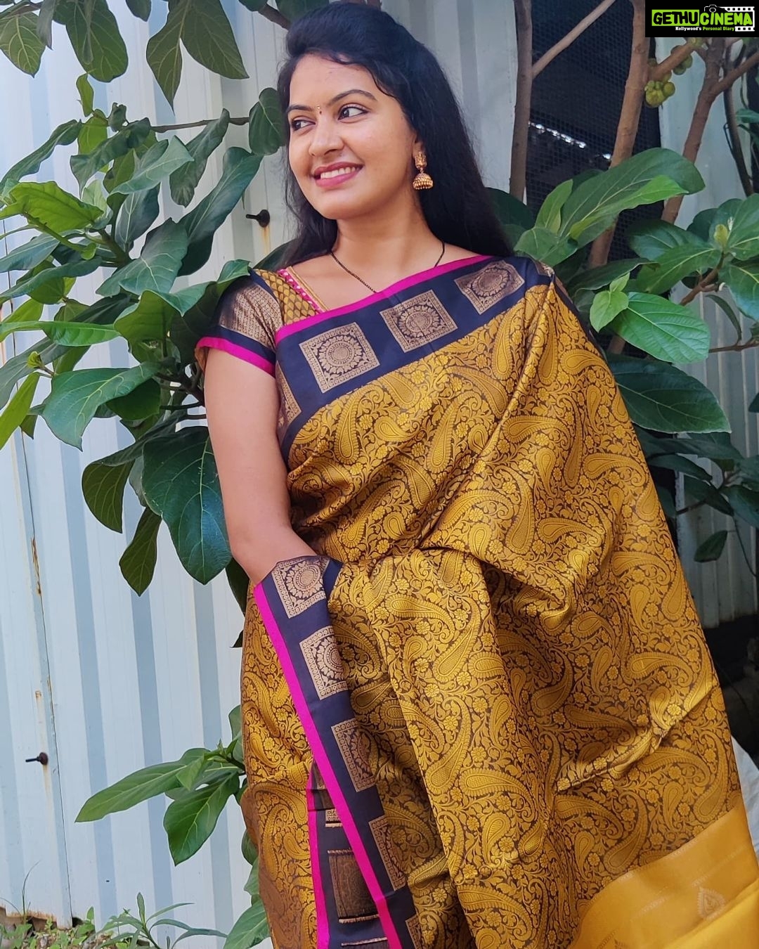 Rachitha Mahalakshmi Instagram - They says life is short.... so let my pallu be long.... 😉 Happy evenings..... #sareelove @branding_with_shakthi 👈👈👈 : https://www.instagram.com/branding_with_shakthi/ : https://www.facebook.com/brandingwithshakthi/ : #supportwomenentrepreneurs🙋🏼💪🏻