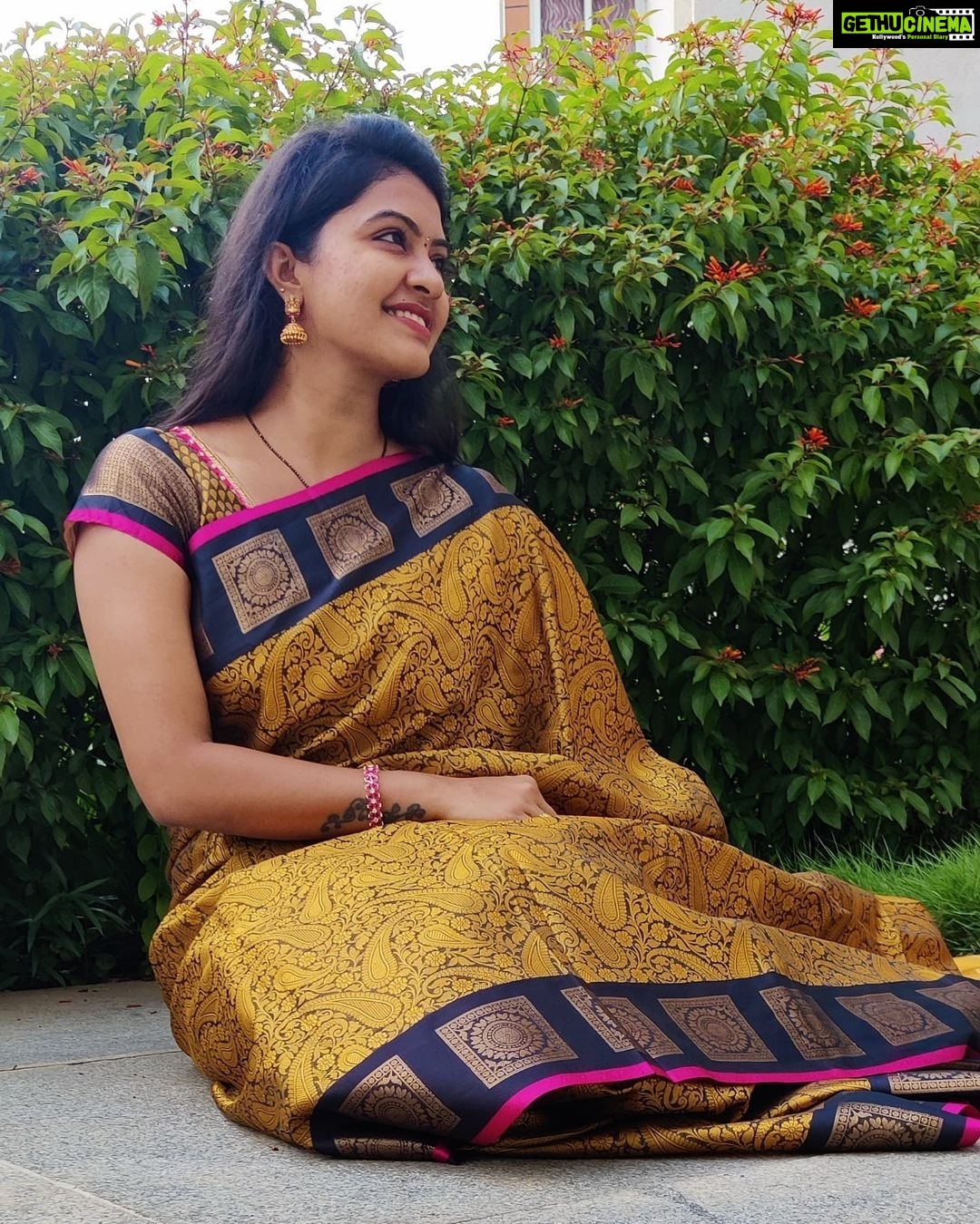 Rachitha Mahalakshmi Instagram - They says life is short.... so let my pallu be long.... 😉 Happy evenings..... #sareelove @branding_with_shakthi 👈👈👈 : https://www.instagram.com/branding_with_shakthi/ : https://www.facebook.com/brandingwithshakthi/ : #supportwomenentrepreneurs🙋🏼💪🏻