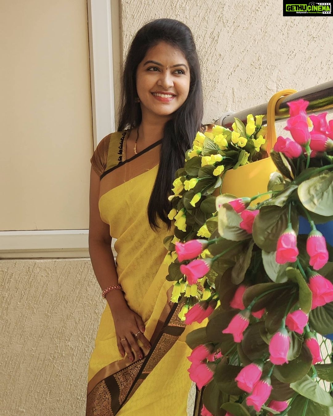 Rachitha Mahalakshmi Instagram - How abt a kutty insta live today.... Meet u all at 5PM 😇 #sareelove @branding_with_shakthi : https://www.instagram.com/branding_with_shakthi/ : https://www.facebook.com/brandingwithshakthi/ : #supportwomenentrepreneurs🙋🏼💪🏻