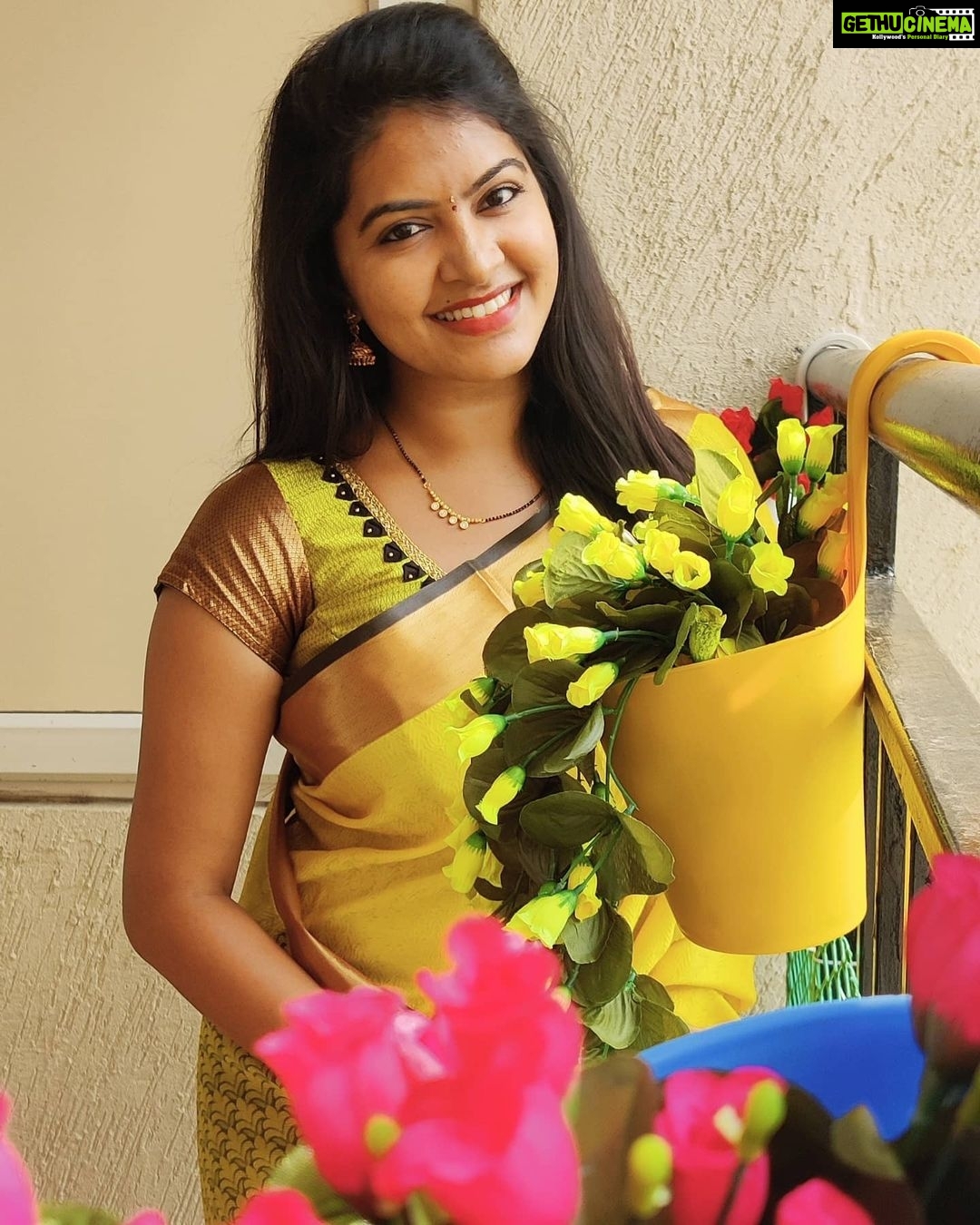 Rachitha Mahalakshmi Instagram - How abt a kutty insta live today.... Meet u all at 5PM 😇 #sareelove @branding_with_shakthi : https://www.instagram.com/branding_with_shakthi/ : https://www.facebook.com/brandingwithshakthi/ : #supportwomenentrepreneurs🙋🏼💪🏻