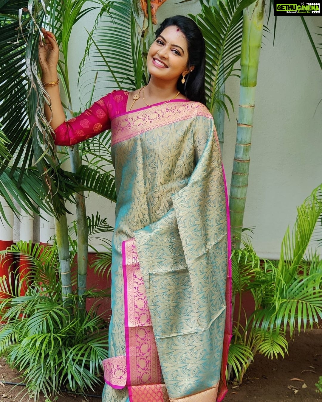 Rachitha Mahalakshmi Instagram - πThe art of being happy lies in d power of extracting happiness in every little things... ππππππ : #sareelove @branding_with_shakthi : https://www.instagram.com/branding_with_shakthi/ : https://www.facebook.com/brandingwithshakthi/