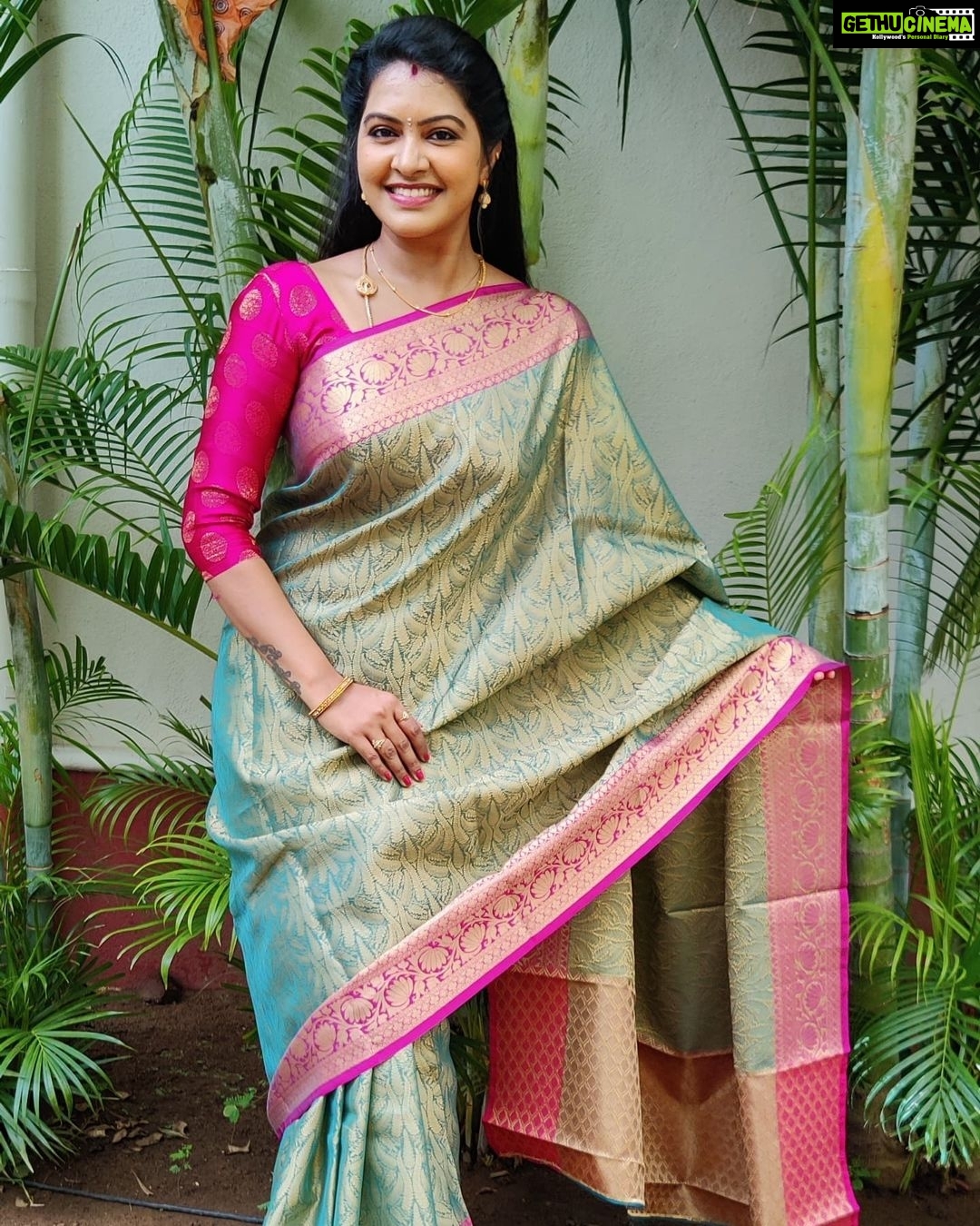 Rachitha Mahalakshmi Instagram - πThe art of being happy lies in d power of extracting happiness in every little things... ππππππ : #sareelove @branding_with_shakthi : https://www.instagram.com/branding_with_shakthi/ : https://www.facebook.com/brandingwithshakthi/