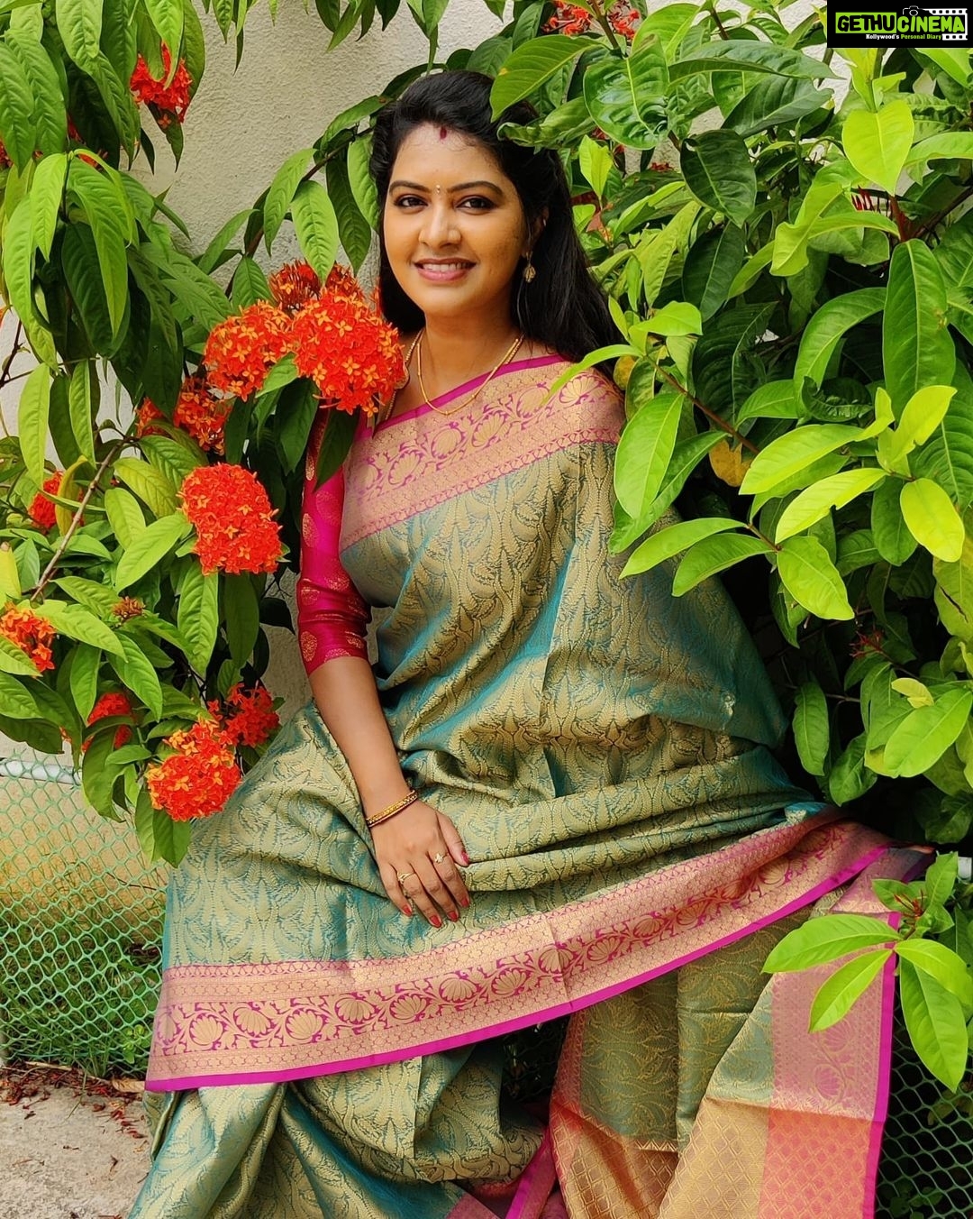 Rachitha Mahalakshmi Instagram - πThe art of being happy lies in d power of extracting happiness in every little things... ππππππ : #sareelove @branding_with_shakthi : https://www.instagram.com/branding_with_shakthi/ : https://www.facebook.com/brandingwithshakthi/