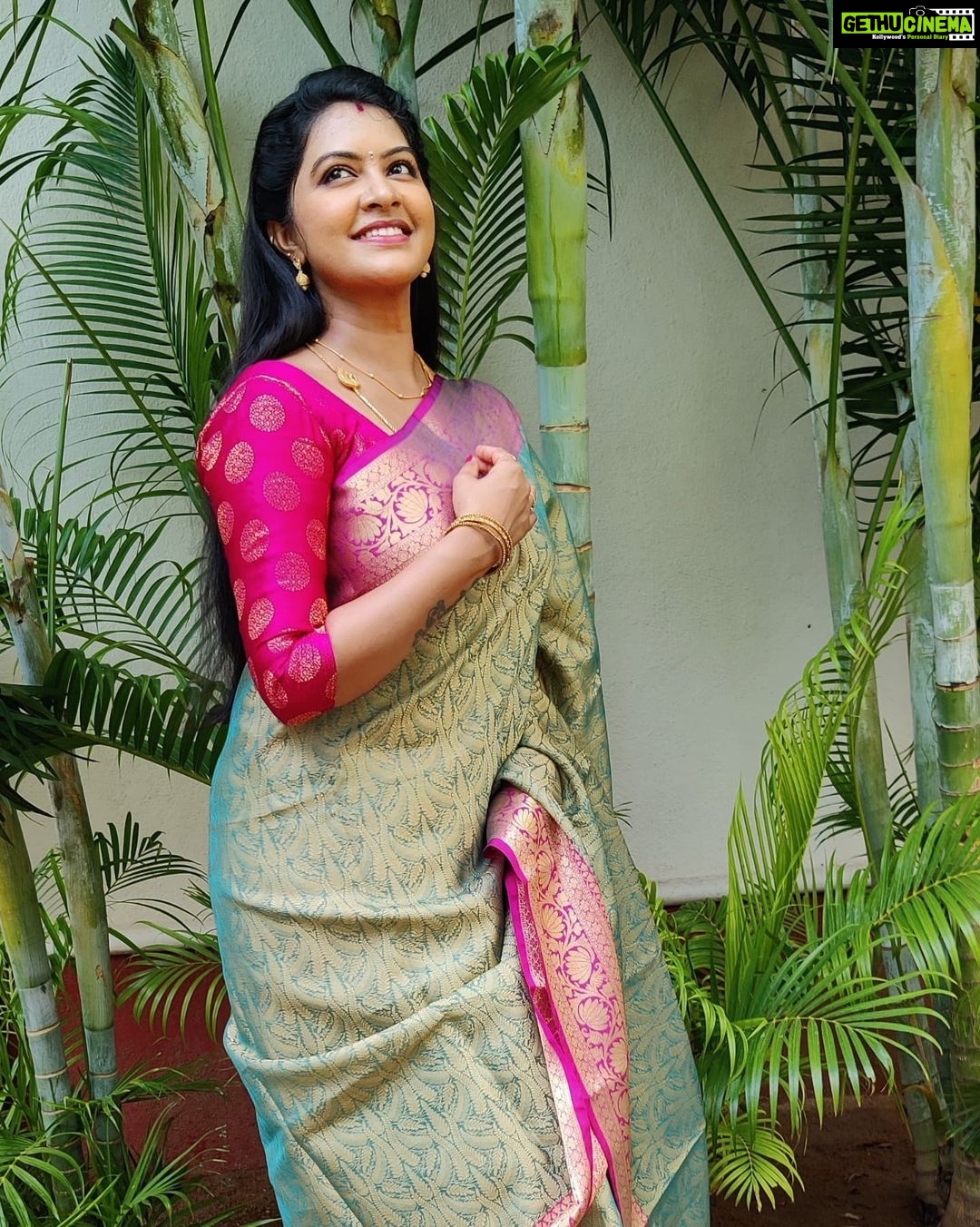 Rachitha Mahalakshmi Instagram - πThe art of being happy lies in d power of extracting happiness in every little things... ππππππ : #sareelove @branding_with_shakthi : https://www.instagram.com/branding_with_shakthi/ : https://www.facebook.com/brandingwithshakthi/