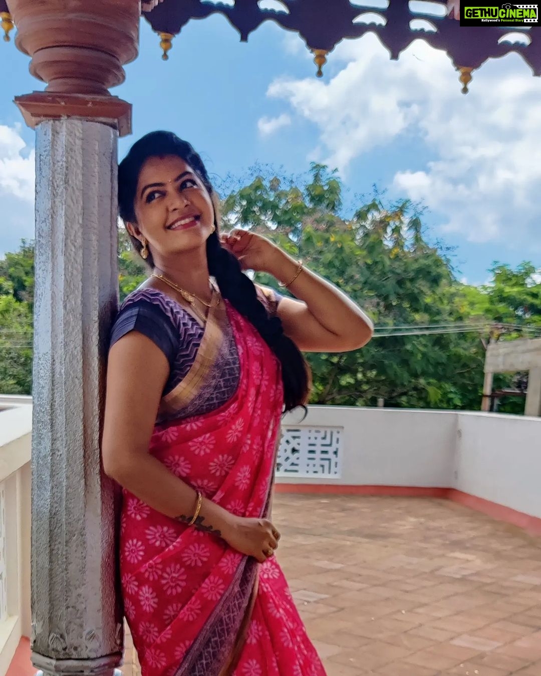 Rachitha Mahalakshmi Instagram - 🌟You do not find a happy life .... U make it one..... 🌟 😇😇😇😇 : #sareelove @dearunique_1 🙌 : #supportwomenentrepreneurs🙋🏼💪🏻