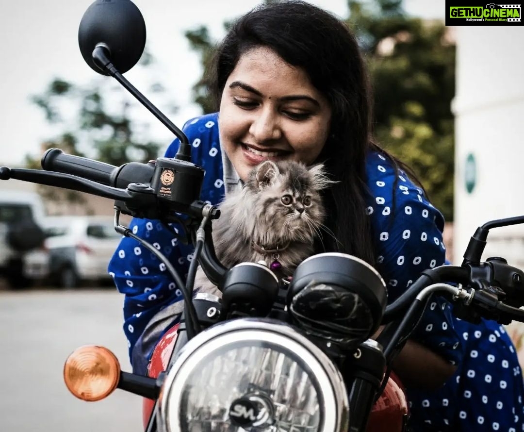 Rachitha Mahalakshmi Instagram - πU only live once,but if u do it rit once is enough π π₯π Here's a reason to share these pics.... Ruddy with Whiskey.... @siberian_whiskeygrey π»πΎπΎ π₯π₯π₯π₯ #petlover #pawlove @furrytalesbykaushik πΈ