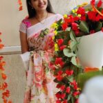 Rachitha Mahalakshmi Instagram - Love for my floral saree collections ❤️❤️❤️❤️❤️ : Flowery evenings 🌹🌸🌷🌼🌺💮🏵️💮🌺🌼🌷🌸🌹🌸🌷🌼🌺💮🌹😇 : #sareelove @srinivi_collectionz 😇😇 : #supportwomenentrepreneurs🙋🏼💪🏻