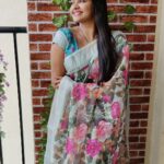 Rachitha Mahalakshmi Instagram – Love for my floral saree collections ❤️❤️❤️❤️❤️
:
Flowery evenings 🌹🌸🌷🌼🌺💮🏵️💮🌺🌼🌷🌸🌹🌸🌷🌼🌺💮🌹😇
:
#sareelove @srinivi_collectionz 😇😇
:
#supportwomenentrepreneurs🙋🏼💪🏻
