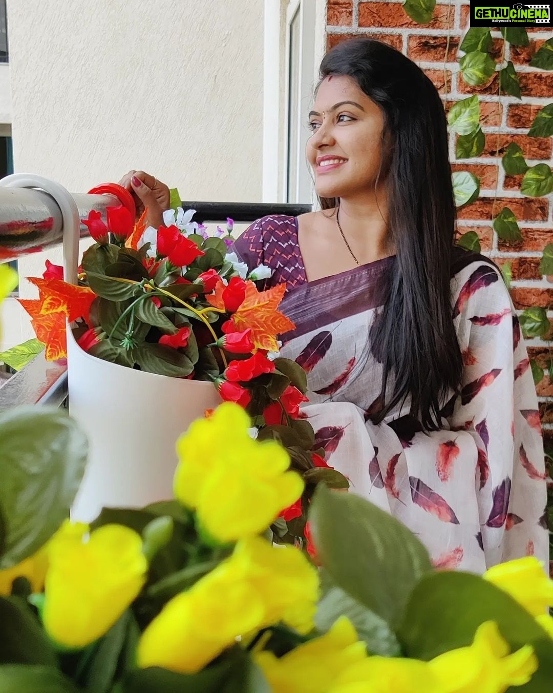 Rachitha Mahalakshmi Instagram - Love for my floral saree collections ❤️❤️❤️❤️❤️ : Flowery evenings 🌹🌸🌷🌼🌺💮🏵️💮🌺🌼🌷🌸🌹🌸🌷🌼🌺💮🌹😇 : #sareelove @srinivi_collectionz 😇😇 : #supportwomenentrepreneurs🙋🏼💪🏻