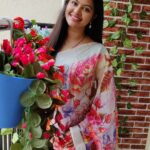 Rachitha Mahalakshmi Instagram - Love for my floral saree collections ❤️❤️❤️❤️❤️ : Flowery evenings 🌹🌸🌷🌼🌺💮🏵️💮🌺🌼🌷🌸🌹🌸🌷🌼🌺💮🌹😇 : #sareelove @srinivi_collectionz 😇😇 : #supportwomenentrepreneurs🙋🏼💪🏻