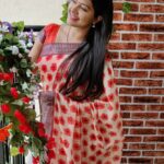 Rachitha Mahalakshmi Instagram - Love for my floral saree collections ❤️❤️❤️❤️❤️ : Flowery evenings 🌹🌸🌷🌼🌺💮🏵️💮🌺🌼🌷🌸🌹🌸🌷🌼🌺💮🌹😇 : #sareelove @srinivi_collectionz 😇😇 : #supportwomenentrepreneurs🙋🏼💪🏻