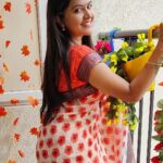 Rachitha Mahalakshmi Instagram - Love for my floral saree collections ❤️❤️❤️❤️❤️ : Flowery evenings 🌹🌸🌷🌼🌺💮🏵️💮🌺🌼🌷🌸🌹🌸🌷🌼🌺💮🌹😇 : #sareelove @srinivi_collectionz 😇😇 : #supportwomenentrepreneurs🙋🏼💪🏻
