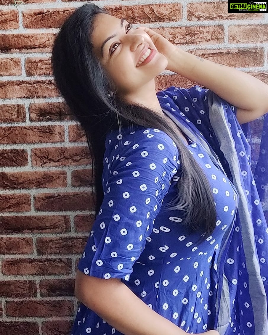 Rachitha Mahalakshmi Instagram - Tired yes.... but I do have goals...... ๐ช๐ช๐ชsoooo just keep going..... ๐ Happy mornings ๐ ๐๐๐๐ : Lovely outfit @srisaicollections9 ๐ ๐๐๐ : #supportwomenentrepreneurs๐๐ผ๐ช๐ป