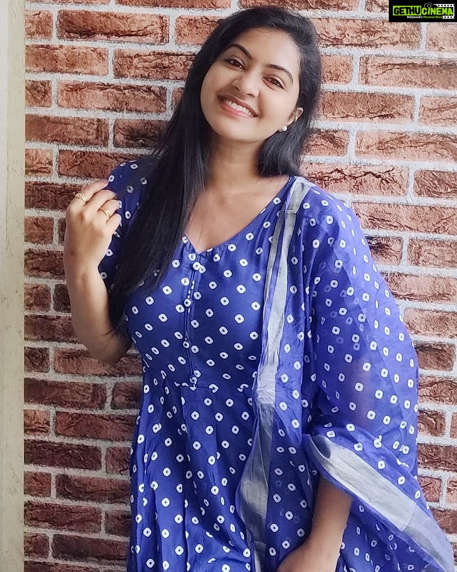 Rachitha Mahalakshmi Instagram - Tired yes.... but I do have goals...... ๐ช๐ช๐ชsoooo just keep going..... ๐ Happy mornings ๐ ๐๐๐๐ : Lovely outfit @srisaicollections9 ๐ ๐๐๐ : #supportwomenentrepreneurs๐๐ผ๐ช๐ป