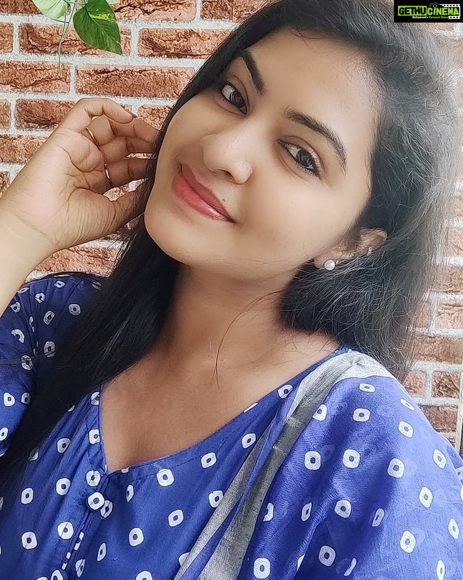Rachitha Mahalakshmi Instagram - Tired yes.... but I do have goals...... ๐ช๐ช๐ชsoooo just keep going..... ๐ Happy mornings ๐ ๐๐๐๐ : Lovely outfit @srisaicollections9 ๐ ๐๐๐ : #supportwomenentrepreneurs๐๐ผ๐ช๐ป