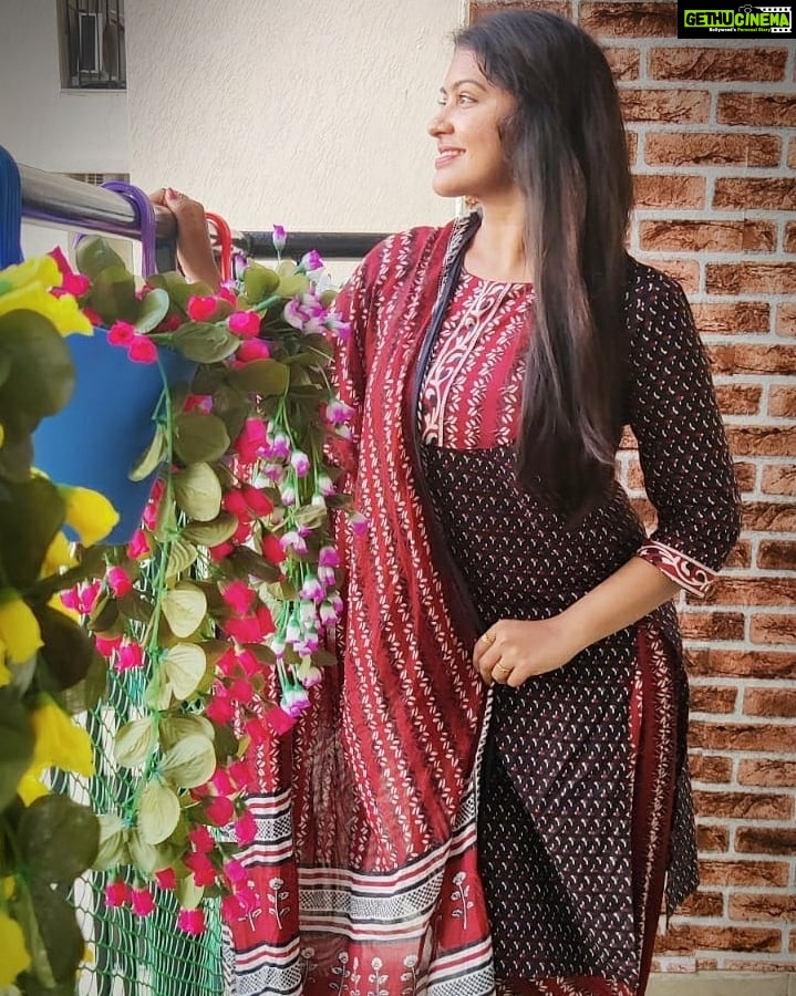 Rachitha Mahalakshmi Instagram - Tired yes.... but I do have goals...... ๐ช๐ช๐ชsoooo just keep going..... ๐ Happy mornings ๐ ๐๐๐๐ : Lovely outfit @srisaicollections9 ๐ ๐๐๐ : #supportwomenentrepreneurs๐๐ผ๐ช๐ป