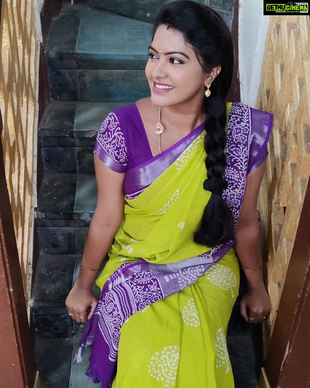 Rachitha Mahalakshmi Instagram - ๐ Always have ur self respect stronger than ur feelings. ๐ : #sareelove @dearunique_1 ๐๐๐๐๐๐ : #supportwomenentrepreneurs๐๐ผ๐ช๐ป