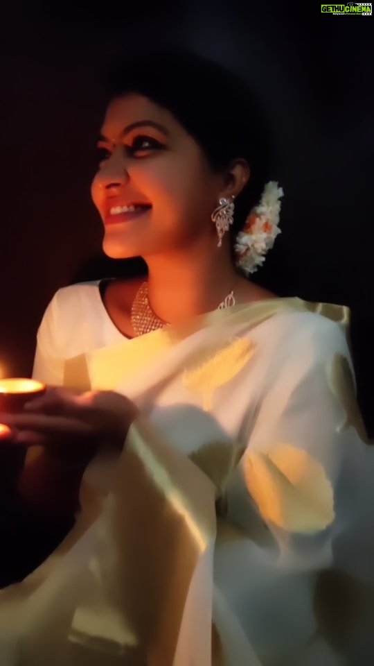 Rachitha Mahalakshmi Instagram - 🪔🪔🪔🪔🪔🪔🪔 HAPPY DEEPAWALI 🪔🪔🪔🪔🪔 : #SAREELOVE @branding_with_shakthi 😇😇😇😇😇 : https://www.facebook.com/brandingwithshakthi/ : https://www.instagram.com/branding_with_shakthi/