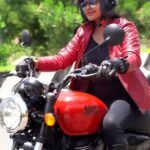 Rachitha Mahalakshmi Instagram - All about enjoying d moment...... ❤️ Ride to explore ur soul...... 😇😇😇😇🏍️ keep waiting for more 👍🙌 Lovely capture @_harini_captures ❤️❤️❤️❤️ 🔥🔥🔥🔥🔥🔥 #missruddy 🔥😇 #royalenfield #girlsongear #soulrider