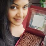 Rachitha Mahalakshmi Instagram - Evenings made more sweeter by @dark_slices🍰 yum yum yummy....... 😋😋😋😋😋❤️❤️❤️❤️ Pochu.. pochu... Yae diet yellaaaa pochu 😩😩😩🙆🏻‍♀️