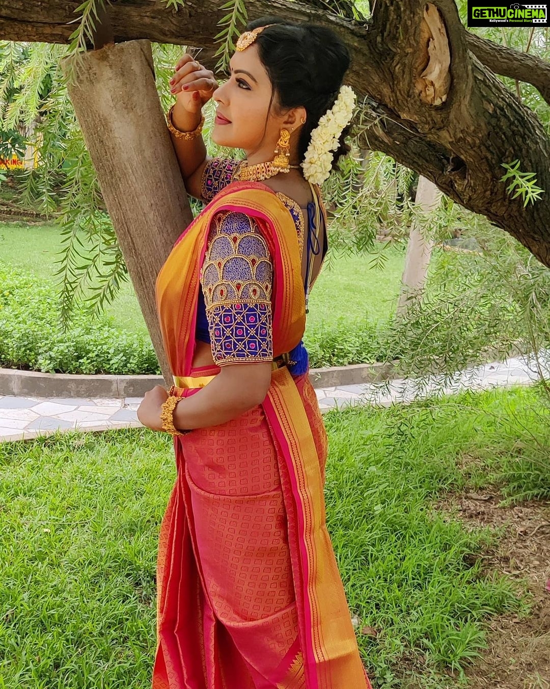 Rachitha Mahalakshmi Instagram - π Above all,be d heroine of your own lifeπππππππππ Celebrate the womanhood π€π€π€π€π€ : Makeup and hair @aishu_makeup_artistry : Photography @dilipanphotography : Costume @je_queens_fashion : Jewellery @sudhasbridalcollection : Flower @_hrivasfloral_