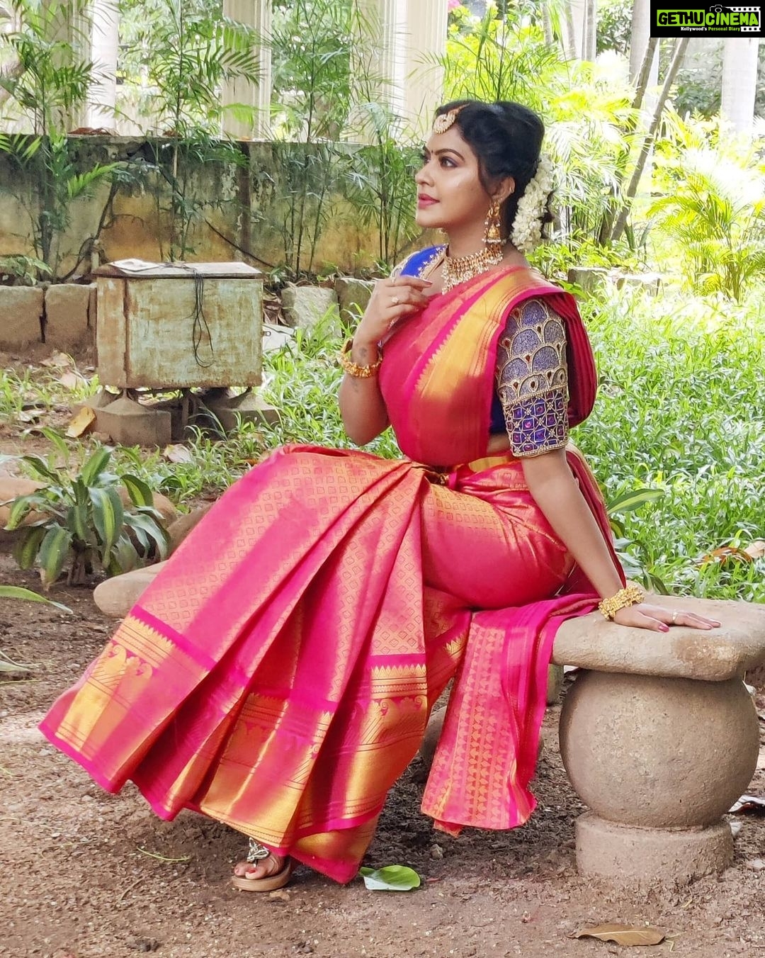 Rachitha Mahalakshmi Instagram - π Above all,be d heroine of your own lifeπππππππππ Celebrate the womanhood π€π€π€π€π€ : Makeup and hair @aishu_makeup_artistry : Photography @dilipanphotography : Costume @je_queens_fashion : Jewellery @sudhasbridalcollection : Flower @_hrivasfloral_
