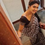 Rachitha Mahalakshmi Instagram - 🌟 They say Hardwork Betrays none... 🌟 But appudi thaeriliyae.... 🤔 Pappom.... Let me work even more harder....🤞💪💪💪 🤞🤞🤞 Nd c if it's true.... 🤷🏻‍♀️ : #sareelove @yaalaboutique 😇 : #supportwomenentrepreneurs🙋🏼💪🏻