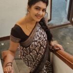 Rachitha Mahalakshmi Instagram - 🌟 They say Hardwork Betrays none... 🌟 But appudi thaeriliyae.... 🤔 Pappom.... Let me work even more harder....🤞💪💪💪 🤞🤞🤞 Nd c if it's true.... 🤷🏻‍♀️ : #sareelove @yaalaboutique 😇 : #supportwomenentrepreneurs🙋🏼💪🏻