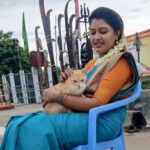 Rachitha Mahalakshmi Instagram - Namba nalla happy ya irukanum na evangae kodae irrunda podumae...... 🐕🐾🐾🐱🐾🐾 My Stress Busters, d reason for me to smile on my hectic days....😇😇😇😇😇 : #petlover #pawlove