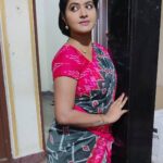 Rachitha Mahalakshmi Instagram - Adae thoon.... Adae Maddi.... Adae kadavu... Adae vedhu..... 😰😰😰😰😰😰 😳😳😳😳 Ahaaaaaa marubudiyuma...... 🥵🥵🥵🥵 : Hmmmm yengaeyum pogalae innum ingayae tha irukae.... ana illae pa..... 🤷🏻‍♀️ Note - abt me in NINI !! Just bcz of few rumours I can't say I will step out .... !! So pora varaikum povom....... 🤞Thana stop Achu na pathukalam.... So adhu varaikum yenna konjum free aaa vidungae..... 🙏🙌 Idae oru Periya news panni, no use actually! NINI Vittu Porangae porangae nu solli solli yenna neengalae pogavechuidduvingae poliyae.....🤦🏻‍♀️ : Namaku adi onnu pudusu illiyae.......🤕🤕🤕🤕🤕 pappom yenna tha nadakum nu..... 🙄 Just going with d flow.... support panna Neengaeyella irukingae lae Yedhu nadandalum pathukalam..... 💪💪💪🤞🤞🤞🤞🤞 #Sareelove 👉👉👉 @yaalaboutique