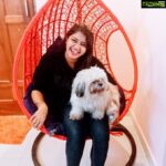 Rachitha Mahalakshmi Instagram – Namba vettu 🐕kutti ya irrunda yennae , pakkatha vettu 🐕kutti ya irrunda yenna…. 🤷🏻♀️
Namba koodae konjum friend agi namba yaedukara photo ku anda 🐕kutti pose kudutha namaku adhu podumae…… 😜🥰🥰🥰🥰🥰🥰🥰
#petlover
#pawlove
