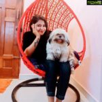 Rachitha Mahalakshmi Instagram – Namba vettu 🐕kutti ya irrunda yennae , pakkatha vettu 🐕kutti ya irrunda yenna…. 🤷🏻♀️
Namba koodae konjum friend agi namba yaedukara photo ku anda 🐕kutti pose kudutha namaku adhu podumae…… 😜🥰🥰🥰🥰🥰🥰🥰
#petlover
#pawlove