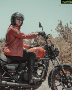 Rachitha Mahalakshmi Instagram - 🌟Some PPL know my name,not my story...
Some might have heard what I've done,but not what I've been through...... so judge less.... love more .... 🌟
Start Living ur dreams.... 😇😇😇😇😇
:
Ruddy mornings 🔥🔥🔥🔥🔥🔥🔥
:
#royalenfield 
#royalenfieldlovers
#womenbikers 
#womenonbikes 
#girltraveler 
#indiangirltrip