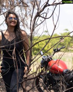 Rachitha Mahalakshmi Instagram - 🌟Some PPL know my name,not my story...
Some might have heard what I've done,but not what I've been through...... so judge less.... love more .... 🌟
Start Living ur dreams.... 😇😇😇😇😇
:
Ruddy mornings 🔥🔥🔥🔥🔥🔥🔥
:
#royalenfield 
#royalenfieldlovers
#womenbikers 
#womenonbikes 
#girltraveler 
#indiangirltrip