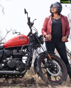 Rachitha Mahalakshmi Instagram - 🌟Some PPL know my name,not my story...
Some might have heard what I've done,but not what I've been through...... so judge less.... love more .... 🌟
Start Living ur dreams.... 😇😇😇😇😇
:
Ruddy mornings 🔥🔥🔥🔥🔥🔥🔥
:
#royalenfield 
#royalenfieldlovers
#womenbikers 
#womenonbikes 
#girltraveler 
#indiangirltrip