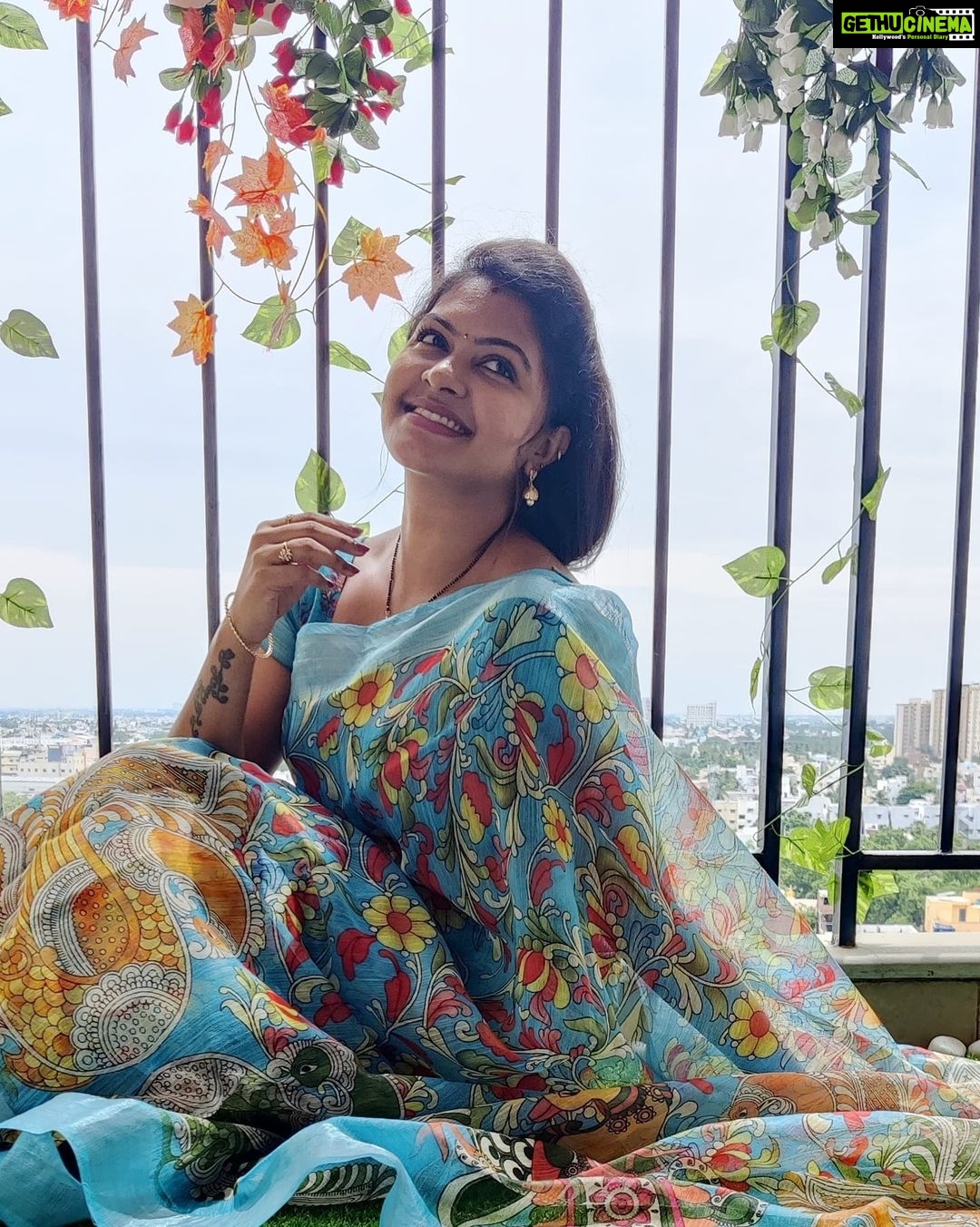 Rachitha Mahalakshmi Instagram - 🌟No need to chase anything or anyone..... Just start working for wt u want,nd remain patient nd c things happening....🌟 💪💪💪💪💪😇 Well its d monotonous me...... 🤷🏻♀️🤷🏻♀️🤷🏻♀️🤷🏻♀️🤷🏻♀️🥰🥰🥰🥰🥰 : #sareelove @annie_boutique55 🥰😇