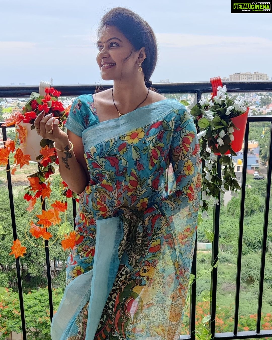 Rachitha Mahalakshmi Instagram - 🌟No need to chase anything or anyone..... Just start working for wt u want,nd remain patient nd c things happening....🌟 💪💪💪💪💪😇 Well its d monotonous me...... 🤷🏻♀️🤷🏻♀️🤷🏻♀️🤷🏻♀️🤷🏻♀️🥰🥰🥰🥰🥰 : #sareelove @annie_boutique55 🥰😇