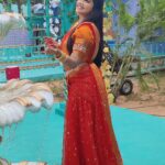 Rachitha Mahalakshmi Instagram - ವರಮಹಾಲಕ್ಷ್ಮಿ ಹಬ್ಬದ ಹಾರ್ಧಿಕ ಶುಭಾಶಯಗಳು .... 🥰🥰🥰🥰🥰🥰🙏🙏🙏🙏🙏🙏 : Some clicks from our Ranganayaka movie song shoot 🎥📸🎬🎭 🥰🥰🥰🥰🥰 : Loving d way it's been picturing..... "1970's " pattern.... That ethnic style, that retro feel, Evocative look..... just d way I love 🥰🥰🥰🥰 : Let all ur blessings be with our team 🥰🙏🙏🙏🙏🙏🙏🙏🙏🙏🙏🙏 @directorguruprasad @imran_sardhariya @anjaliraj6869 actor_jaggesh 🙏👍👍👍👍👍