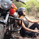 Rachitha Mahalakshmi Instagram - Pain shapes a woman into a warrior 💪🔥🔥🔥🔥🔥 Independence🇮🇳- "It's not about doing ur own thing... It's about doing d right thing on ur own.... " 💪🔥💪🔥💪🔥💪🔥😇 : Captured by @_harini_captures 📸🥰🥰🥰 : @chennai_bikers_official @chennai_bulls_svbz @chennaibulls #Ruddydaries #royalenfield #chennaibulls #womenonbikes #womenbikers