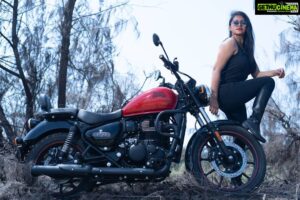 Rachitha Mahalakshmi Instagram - Pain shapes a woman into a warrior 💪🔥🔥🔥🔥🔥
Independence🇮🇳- "It's not about doing ur own thing... It's about doing d right thing on ur own.... " 
💪🔥💪🔥💪🔥💪🔥😇
:
Captured by @_harini_captures 📸🥰🥰🥰
:
@chennai_bikers_official
@chennai_bulls_svbz 
@chennaibulls 
#Ruddydaries
#royalenfield 
#chennaibulls 
#womenonbikes 
#womenbikers