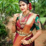 Rachitha Mahalakshmi Instagram – Makeup is to magnify d beauty that already exists…….😇😇😇😇😇
Complete bridal look…. created by 👇
:
Mua @kalaiartistry 😇
:
Hair @mani_stylist_ 💁
:
@dhanush__photography 📸
:
Saree @prahlasilks 
:
Blouse @kalpana_bridal__blouse 
:
Jewels @vivahbridalcollections 
:
Flowers @reesribridalflowers 
:
#supportwomenentrepreneurs🙋🏼💪🏻 😇