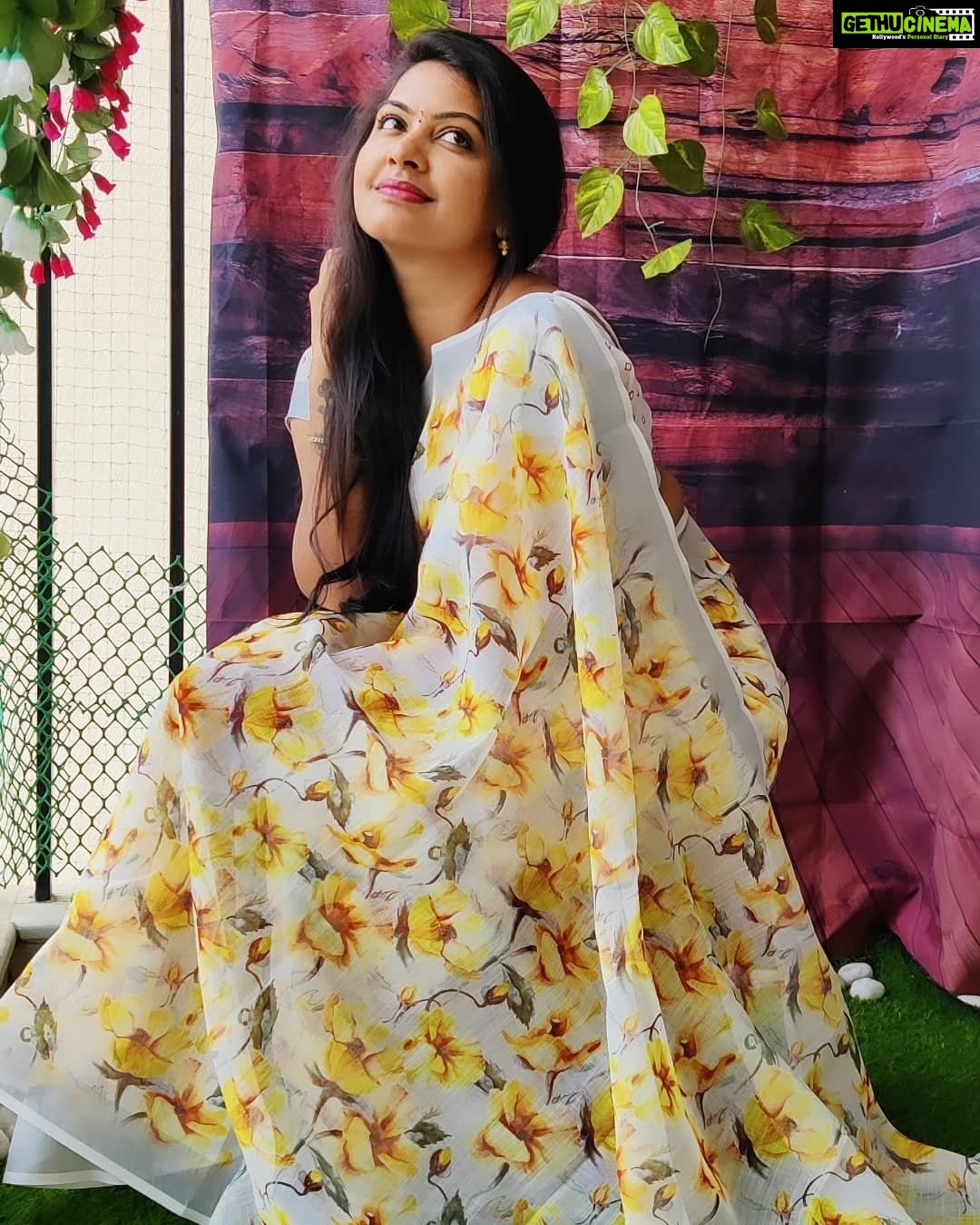 Rachitha Mahalakshmi Instagram - Well that's a lovely saree on a lovely Sunday morning 🥰🥰🥰 : #sareelove @dearunique_1 😇 🌻🌼🌸😇 : #supportwomenentrepreneurs🙋🏼💪🏻