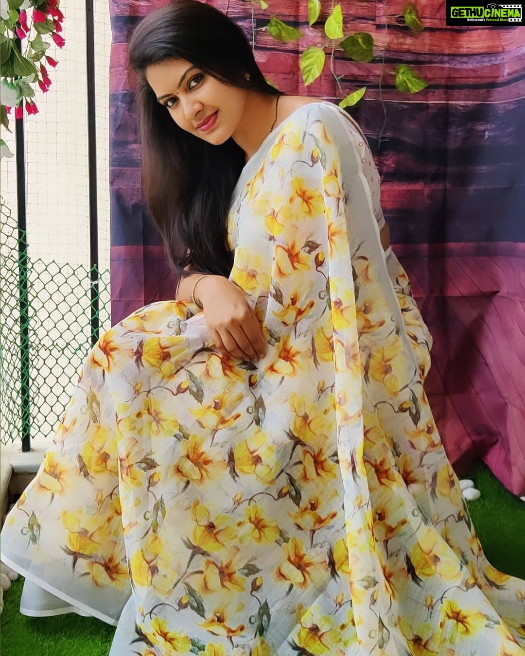 Rachitha Mahalakshmi Instagram - Well that's a lovely saree on a lovely Sunday morning 🥰🥰🥰 : #sareelove @dearunique_1 😇 🌻🌼🌸😇 : #supportwomenentrepreneurs🙋🏼💪🏻