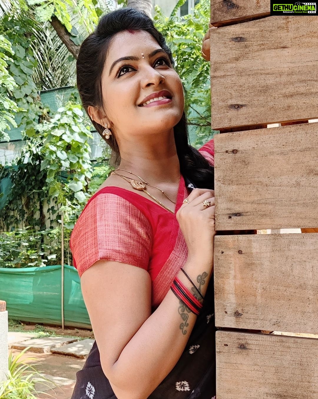 Rachitha Mahalakshmi Instagram - 😇😇😇😇😇😇 ❤️🖤❤️🖤❤️🖤 #Sareelove @dearunique_1 🥰🥰🥰 : #supportwomenentrepreneurs🙋🏼💪🏻