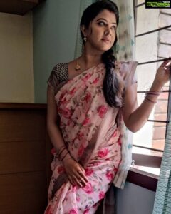 Rachitha Mahalakshmi Instagram - 🌟Hope is seeing light inspite of being surrounded by darkness 🌟 Keep hoping 🤞🤞🤞🤞😇 : #sareelove @dearunique_1 ❤️ : #supportwomenentrepreneurs🙋🏼💪🏻